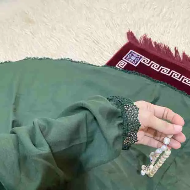 Premium Lace Namaz Chadar Clothifydotpk