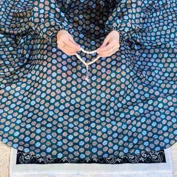 Printed Namaz Chadar with sleeves CLOTHIFYDOTPK