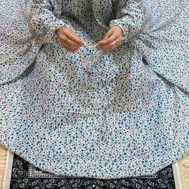 Printed Namaz Chadar with sleeves CLOTHIFYDOTPK