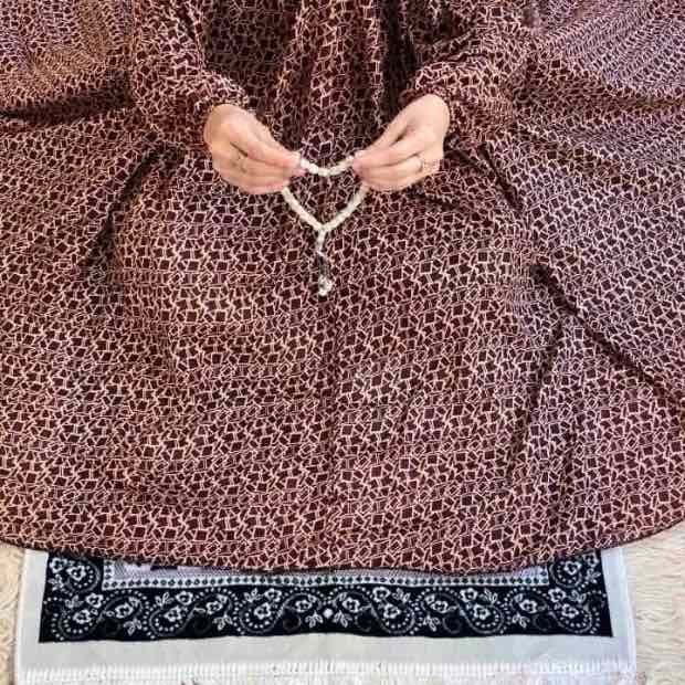 NC-56-0136 – 28 Printed Namaz Chadar with sleeves CLOTHIFYDOTPK