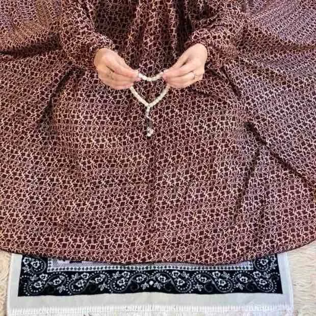 Printed Namaz Chadar with sleeves CLOTHIFYDOTPK