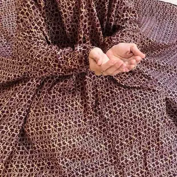 Printed Namaz Chadar with sleeves CLOTHIFYDOTPK