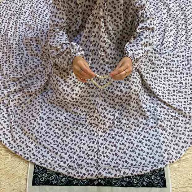 Printed Namaz Chadar with sleeves CLOTHIFYDOTPK