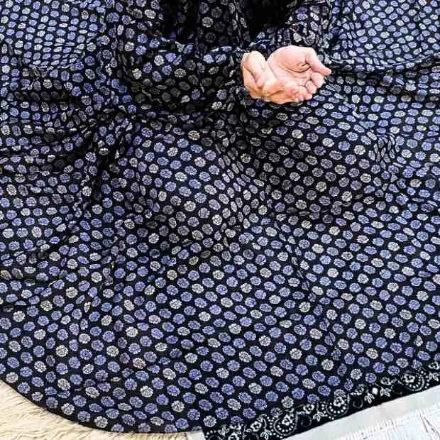 Printed Namaz Chadar with sleeves CLOTHIFYDOTPK