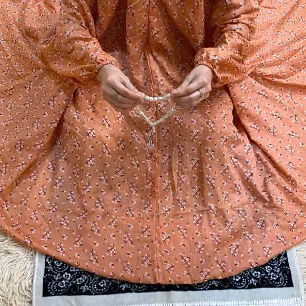 Printed Namaz Chadar with sleeves CLOTHIFYDOTPK