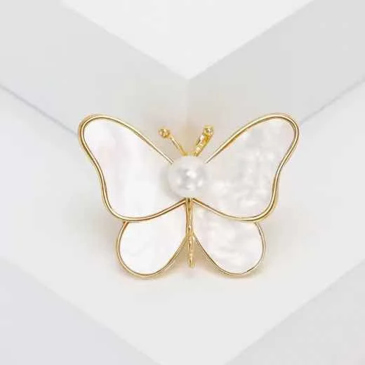 A decorative hijab brooch pin. Clothifydotpk