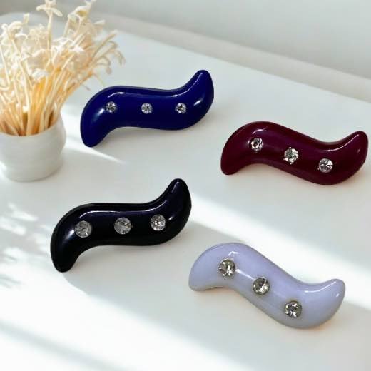 Hijab_pin157 - 4 A close-up of a Fancy Hijab Pin. Clothifydotpk