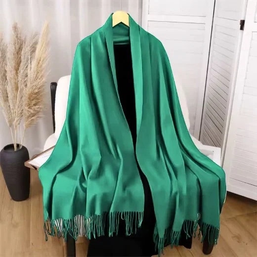 Show casing of a winter cashmere hijab. Clothifydotpk