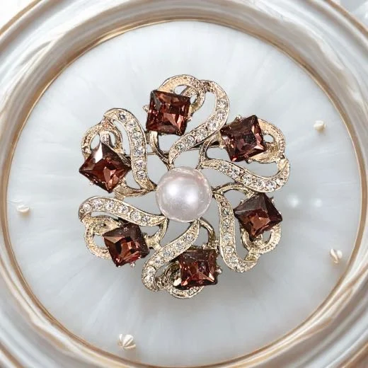 Moderna Pearlette Brooch