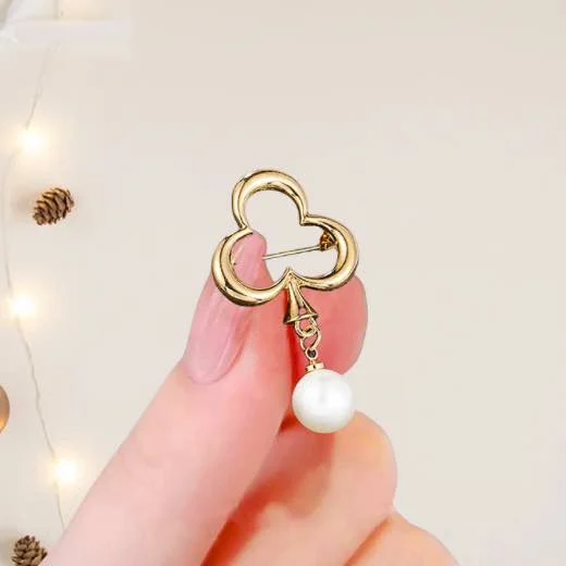 Brooch_SM_031 – 5 A gold brooch with a single white pearl. By Clothifydotpk