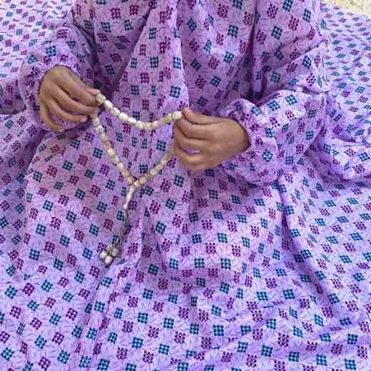 KNC_82625 - 29 kid wearing namaz chadar with sleeves with hands raised in prayers