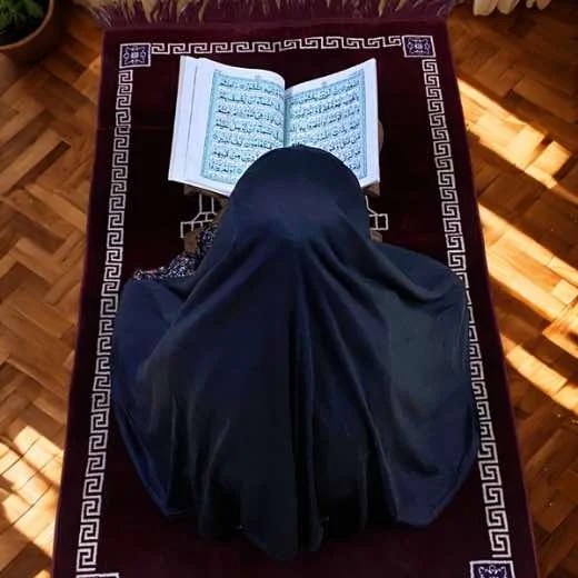 Close-up of a soft, lightweight Makhna Scarf hijab designed for kids namaz, featuring secure coverage.