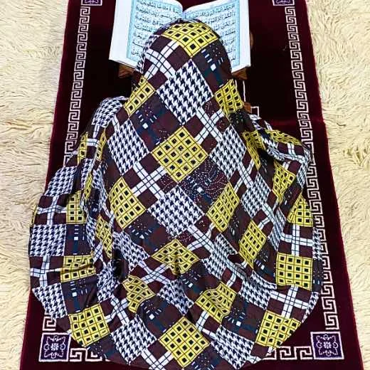 Close-up of a soft, lightweight Fancy Makhna hijab designed for kids namaz, featuring secure coverage.