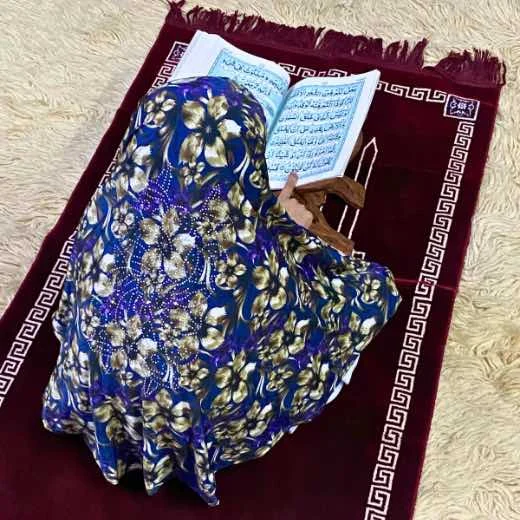 Close-up of a soft, lightweight Fancy Makhna hijab designed for kids namaz, featuring secure coverage.