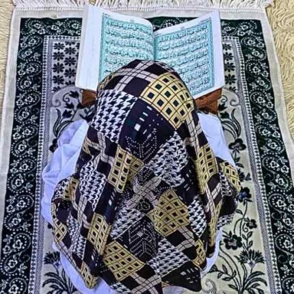 Close-up of a soft, lightweight Fancy Makhna hijab designed for kids namaz, featuring secure coverage.