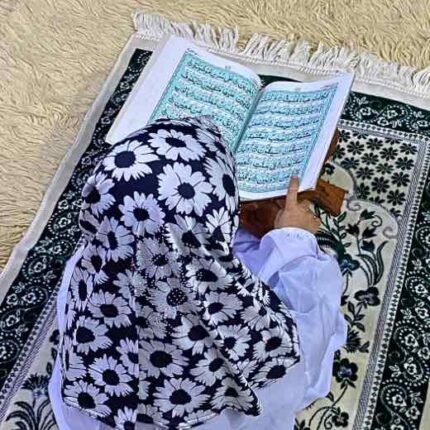 Close-up of a soft, lightweight Fancy Makhna hijab designed for kids namaz, featuring secure coverage.