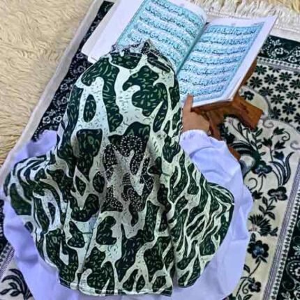 Close-up of a soft, lightweight Fancy Makhna hijab designed for kids namaz, featuring secure coverage.