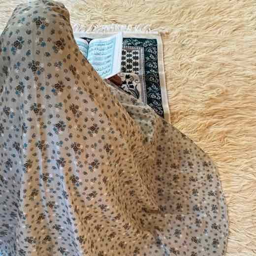 Makhna_Hijab_0813134 - 26 A woman's namaz chadar without sleeves.