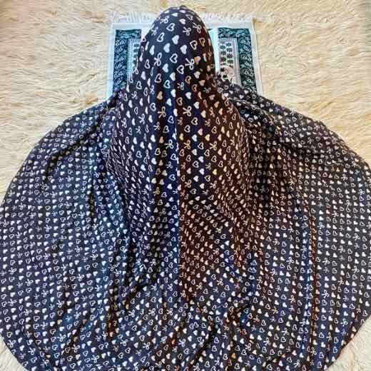 Makhna_Hijab_0813134 - 42 A woman's namaz chadar without sleeves.