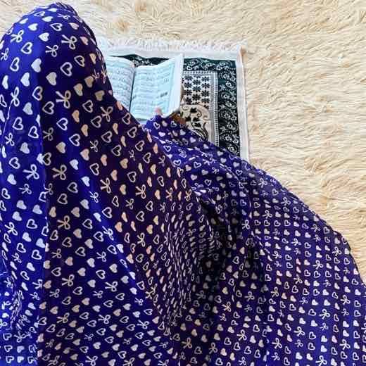 Makhna_Hijab_0813134 - 45 A woman's namaz chadar without sleeves.