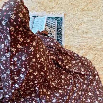 A large size woman's namaz chadar without sleeves.
