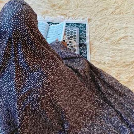 A large size woman's namaz scarf without sleeves.