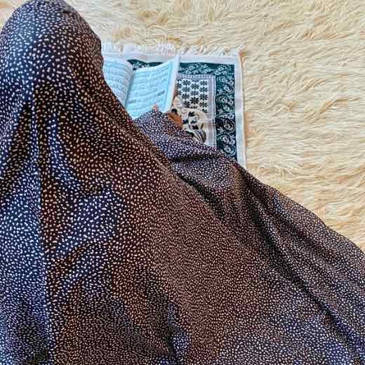 Makhna_Hijab_0813134 - 72 A large size woman's namaz scarf without sleeves.