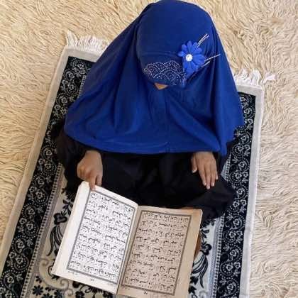 Close-up of a soft, lightweight Fancy Makhna scarf designed for kids namaz, featuring secure coverage.