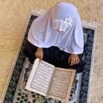 Close-up of a soft, lightweight Fancy Makhna scarf designed for kids namaz, featuring secure coverage.