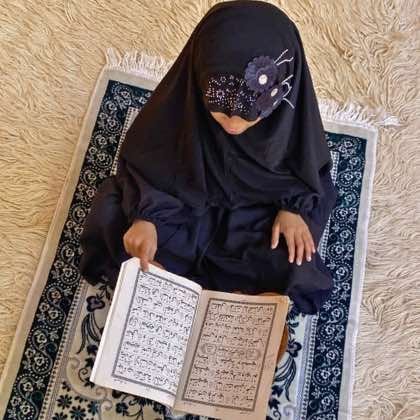 Close-up of a soft, lightweight Fancy Makhna scarf designed for kids namaz, featuring secure coverage.