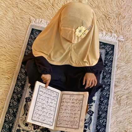 Close-up of a soft, lightweight Fancy Makhna scarf designed for kids namaz, featuring secure coverage.