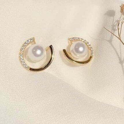 Round Pearl Stud Earrings