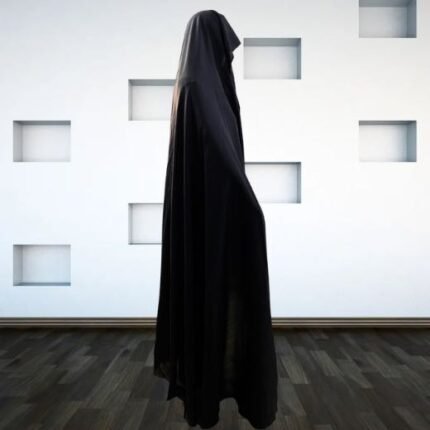 Woman wearing plain black Irani Gol Namaz Chadar