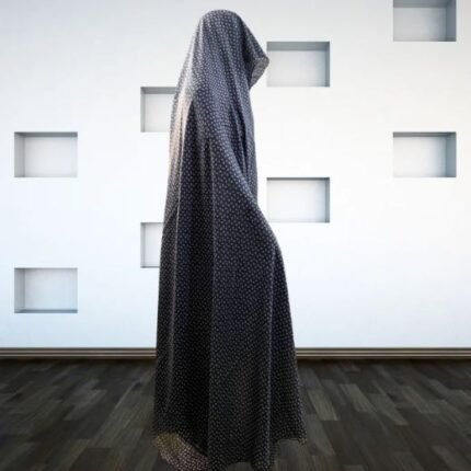 Woman wearing Irani Gol Namaz Chadar