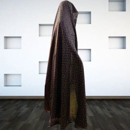 Woman wearing Irani Gol Namaz Chadar